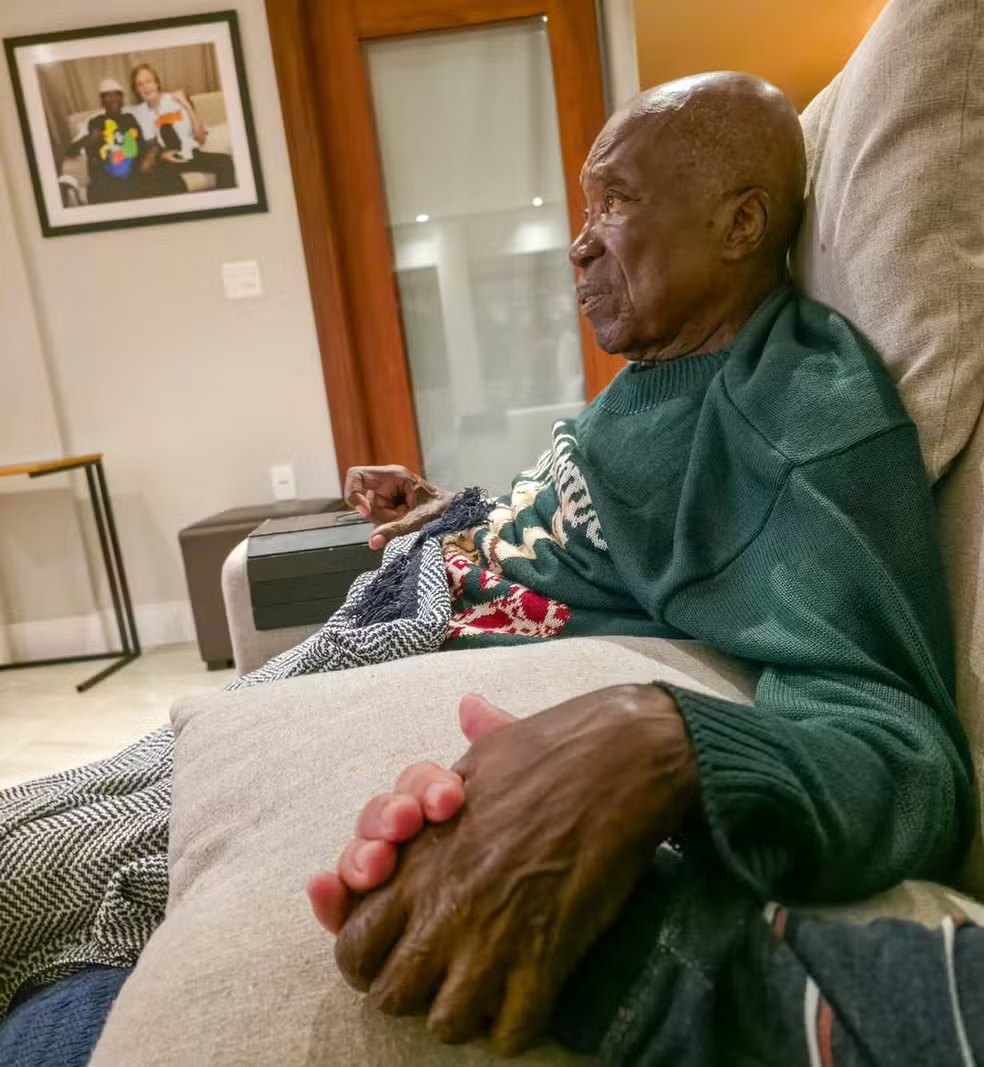 Filho de Milton Nascimento se emociona ao revelar luta do pai contra demência: “Meu melhor amigo está me deixando aos poucos”