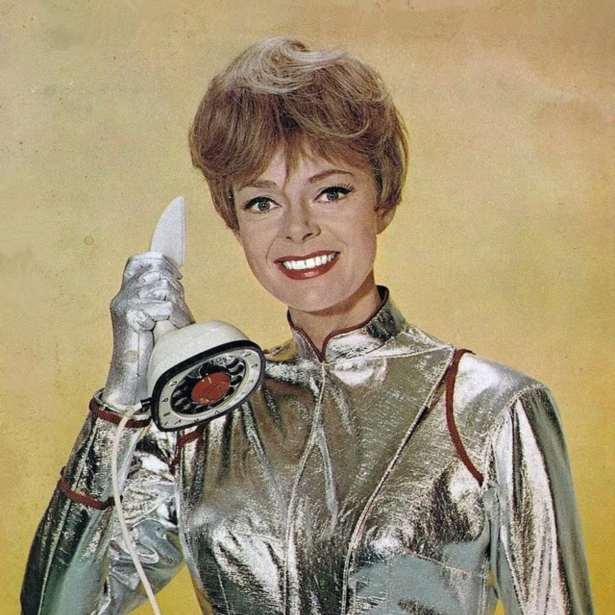 Morre aos 100 anos June Lockhart, estrela de “Perdidos no Espaço” e “Lassie”