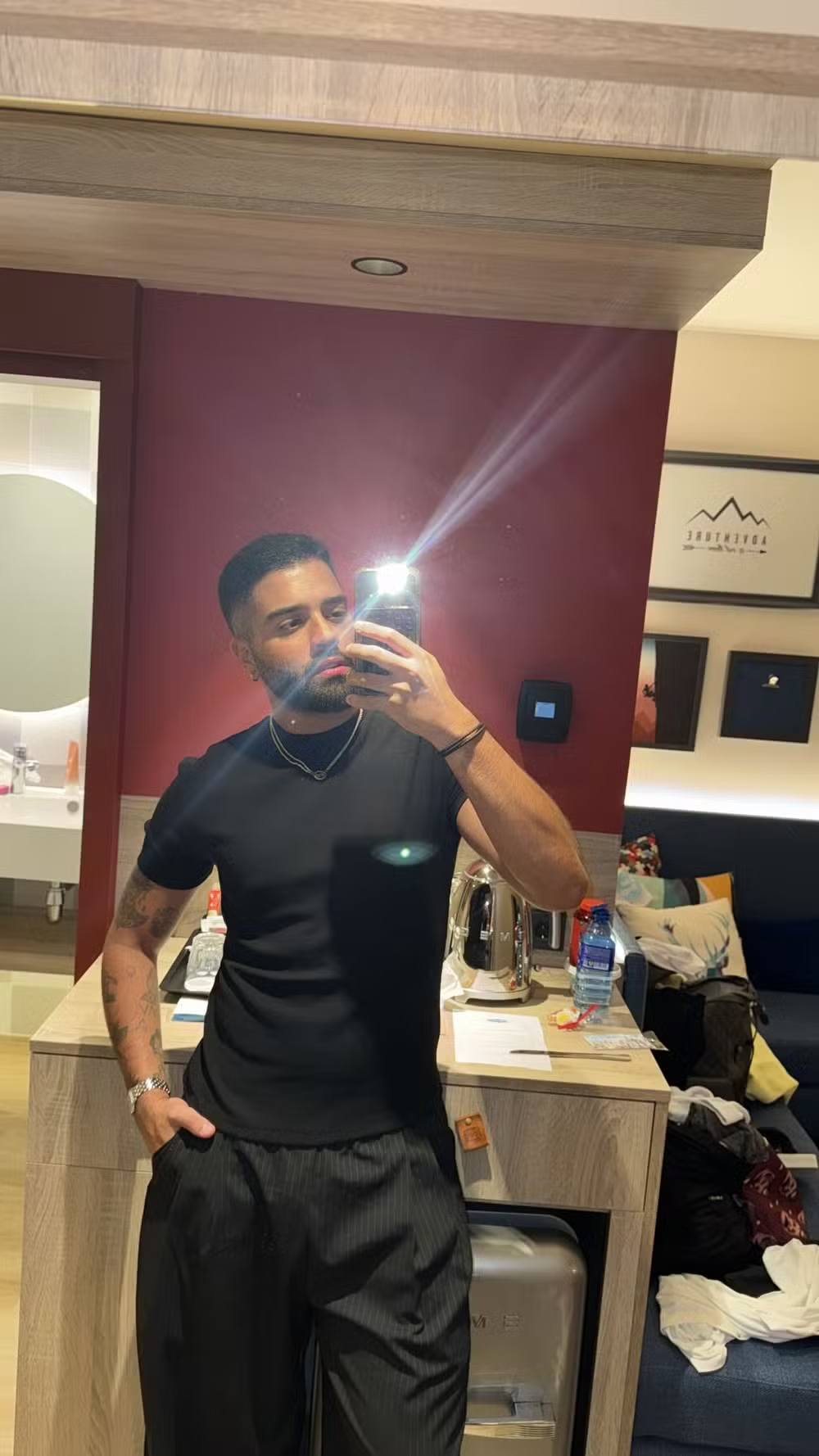 Amigo de Virgínia ganha presente de Vini Jr. durante viagem a Madri