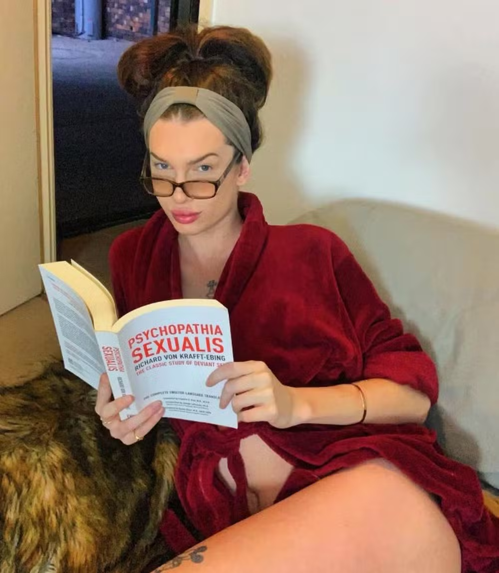 Influencer trans diz já ter dormido com mais de 1.800 homens e revela lista com nomes dos parceiros