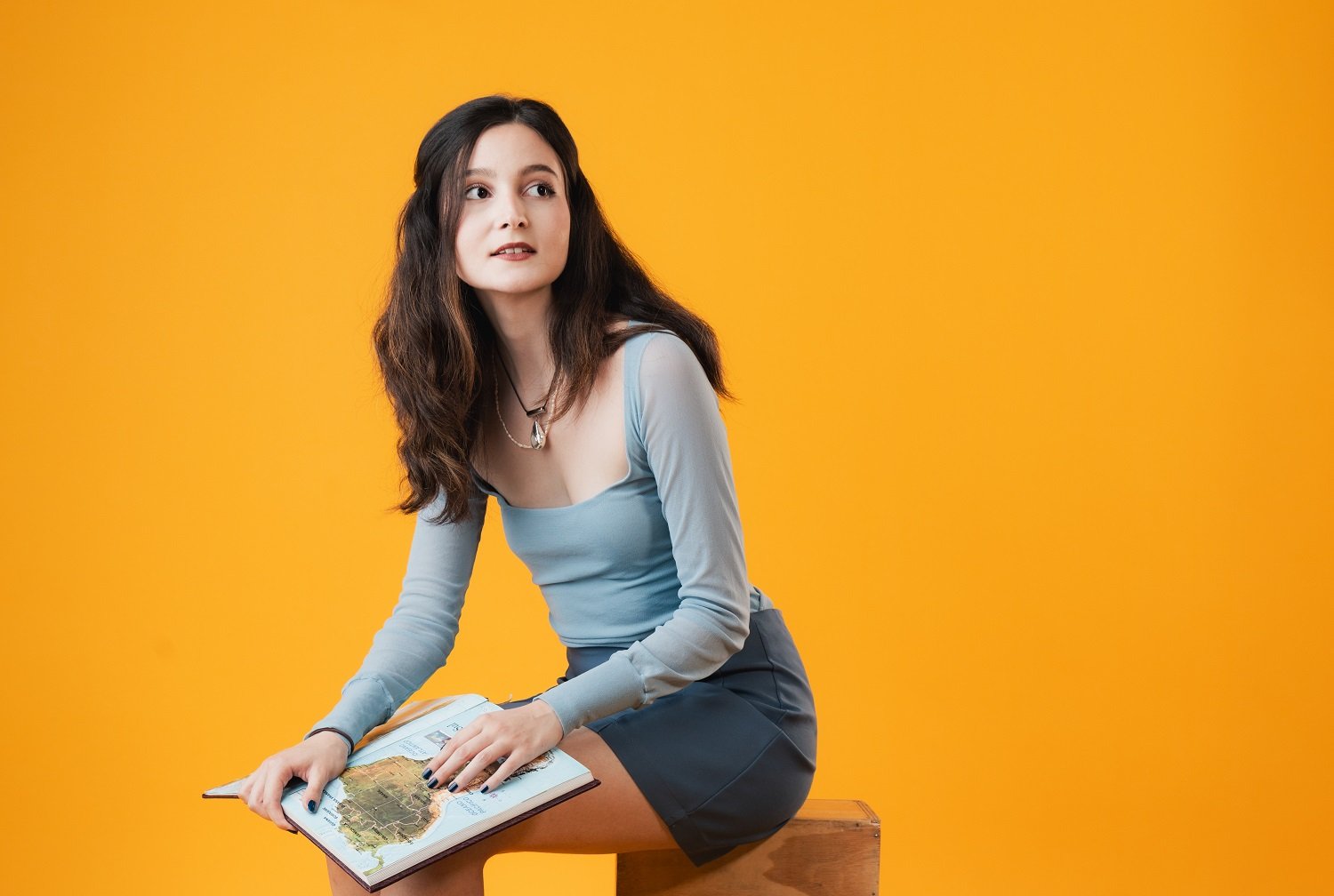 Malu Azevedo estreia EP “Vem comigo” e revisita canção composta por seu pai nos anos 1980