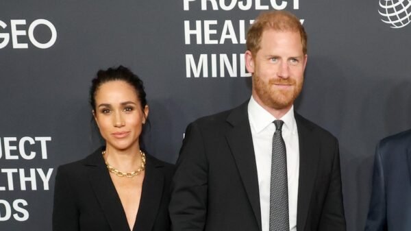 Meghan Markle e Príncipe Harry fazem rara aparição pública juntos