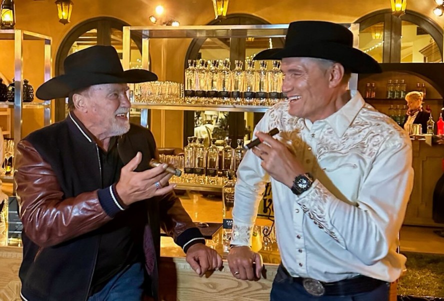 Reencontro de Lendas: Dolph Lundgren e Arnold Schwarzenegger participam de evento beneficente em Los Angeles