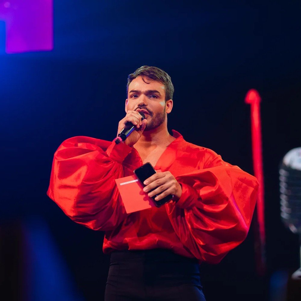 Emilio Sueños, o 'Ken Venezuelano', morre aos 41 anos após complicações hormonais 52 Emilio Sueños, o 'Ken Venezuelano', morre aos 41 anos após complicações hormonais