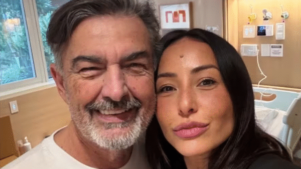 Sabrina Sato ao lado do pai