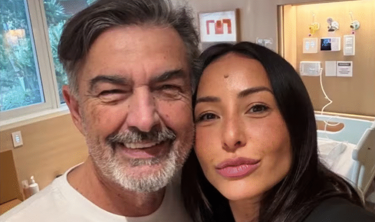 Sabrina Sato ao lado do pai