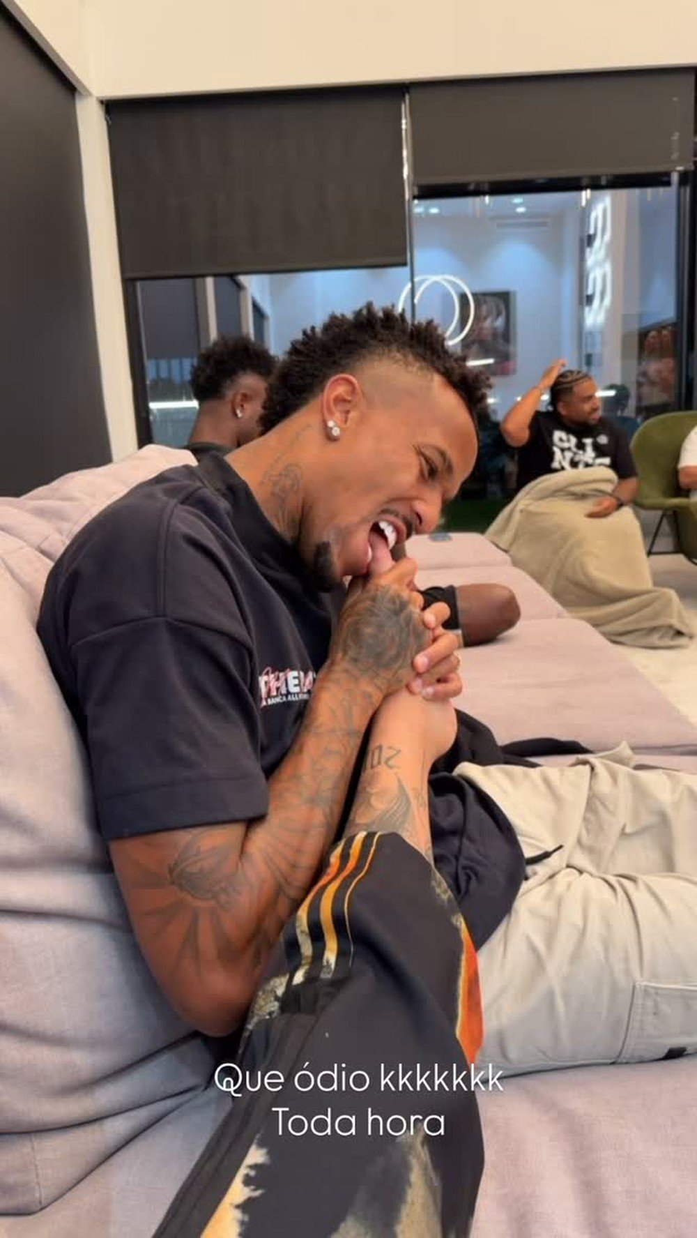 Vini Jr. aparece em vídeo durante visita de Virginia Fonseca à sua mansão em Madri