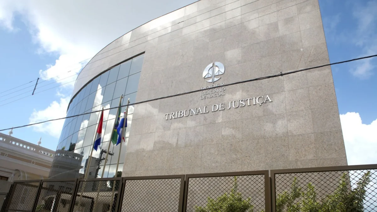 Acusado de homicídio é absolvido após 28 anos quando "vítima" aparece viva em audiência