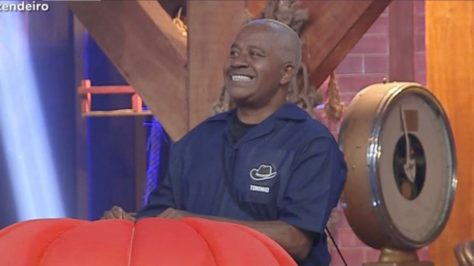 Toninho conquista o chapéu de Fazendeiro da semana em A Fazenda 17