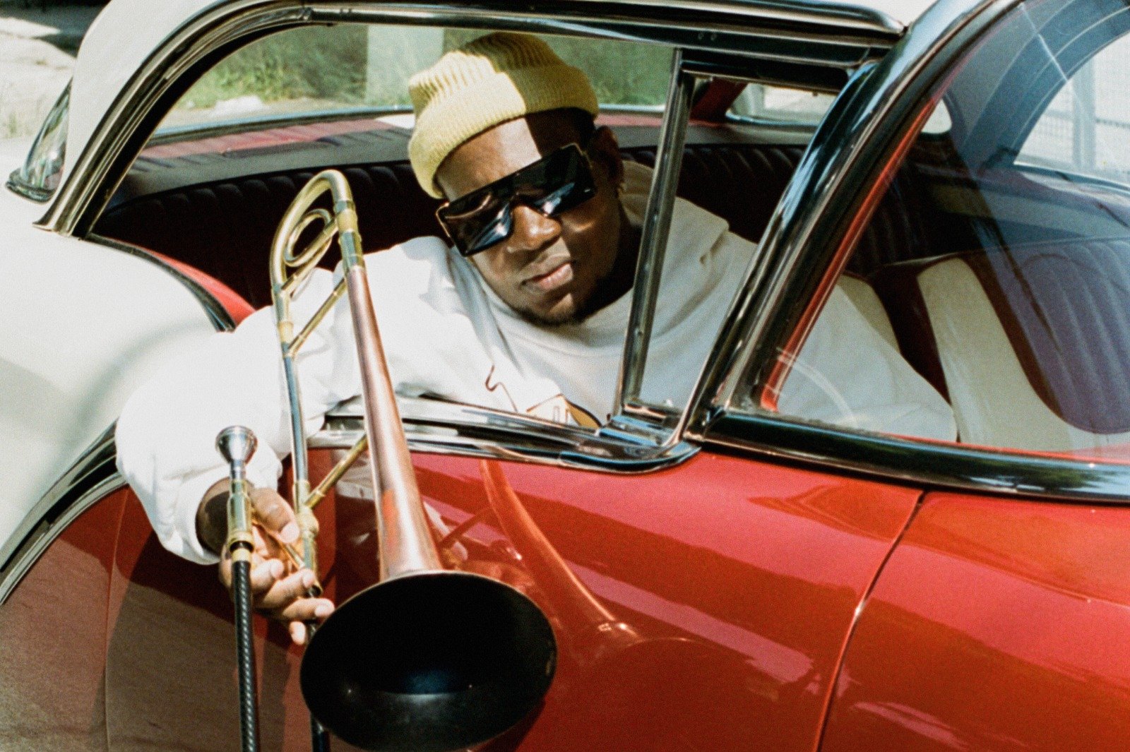 Joabe Reis lança single “Simbiose” e apresenta faixa inédita nesta terça-feira em SP