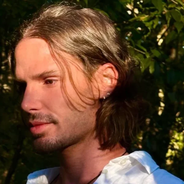 A Fazenda 18: Jonatas Faro assume sexualidade e revela romance com outro homem; veja vídeo