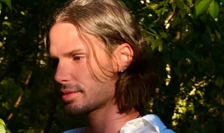 Confirmado em 'A Fazenda 18', Jonatas Faro quase foi preso por dívida de pensão; relembre 51 Confirmado em 'A Fazenda 18', Jonatas Faro quase foi preso por dívida de pensão; relembre