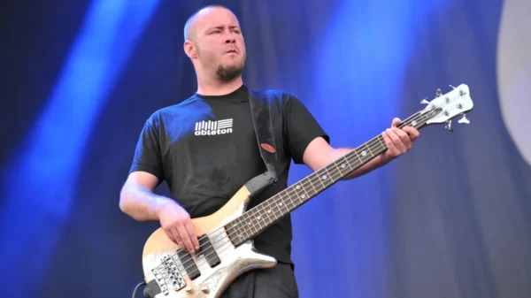 Baixista do Limp Bizkit foi encontrado morto em poça de sangue, diz site