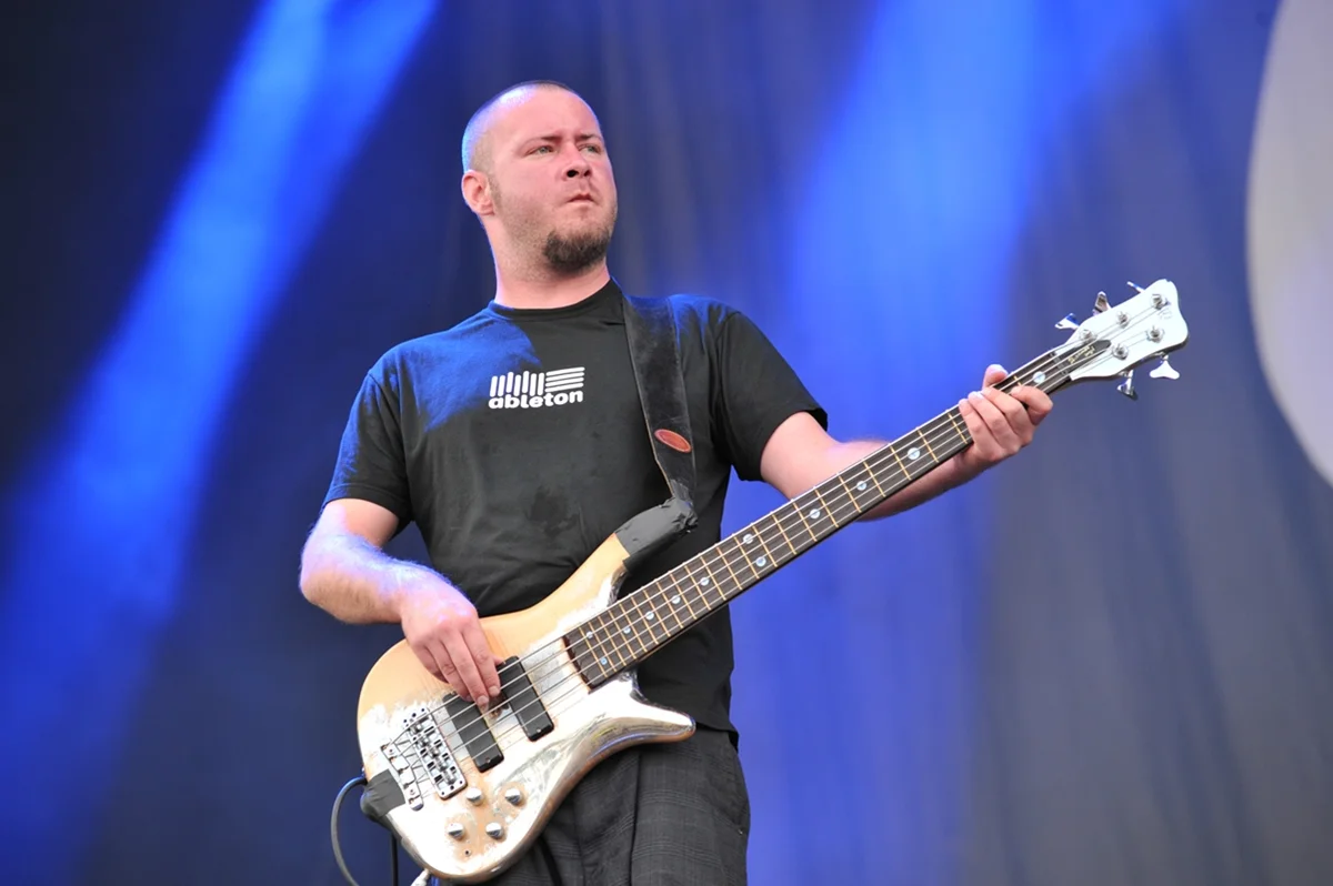 Baixista do Limp Bizkit foi encontrado morto em poça de sangue, diz site 51 Baixista do Limp Bizkit foi encontrado morto em poça de sangue, diz site