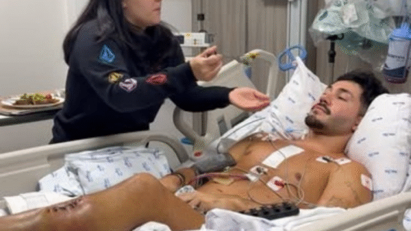 Vittor Fernando mostra bala alojada no coração após sobreviver a tentativa de assalto no Rio