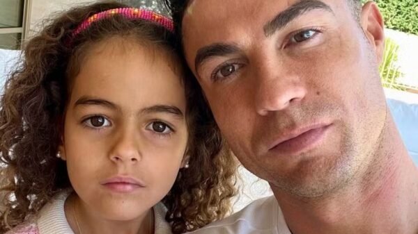 Filha de Cristiano Ronaldo ganha bolsa de luxo de mais de R$ 26 mil em aniversário de 8 anos