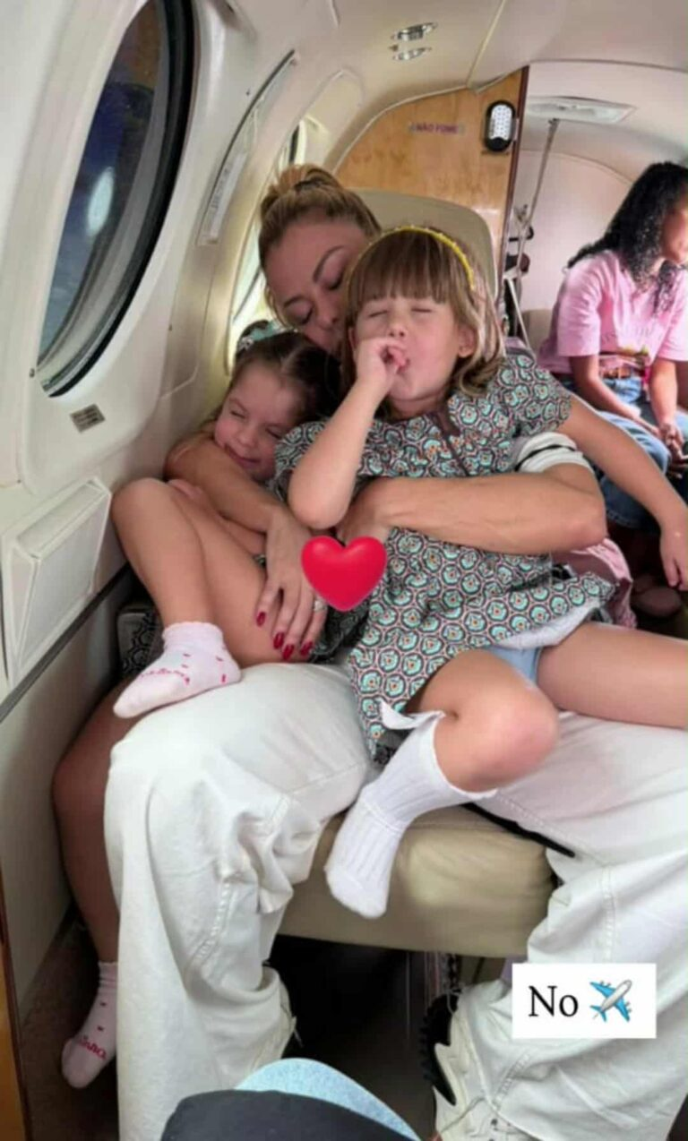 Poliana Rocha celebra reencontro com as netas e se declara: “Faço tudo por vocês” 52 Poliana Rocha celebra reencontro com as netas e se declara: “Faço tudo por vocês”