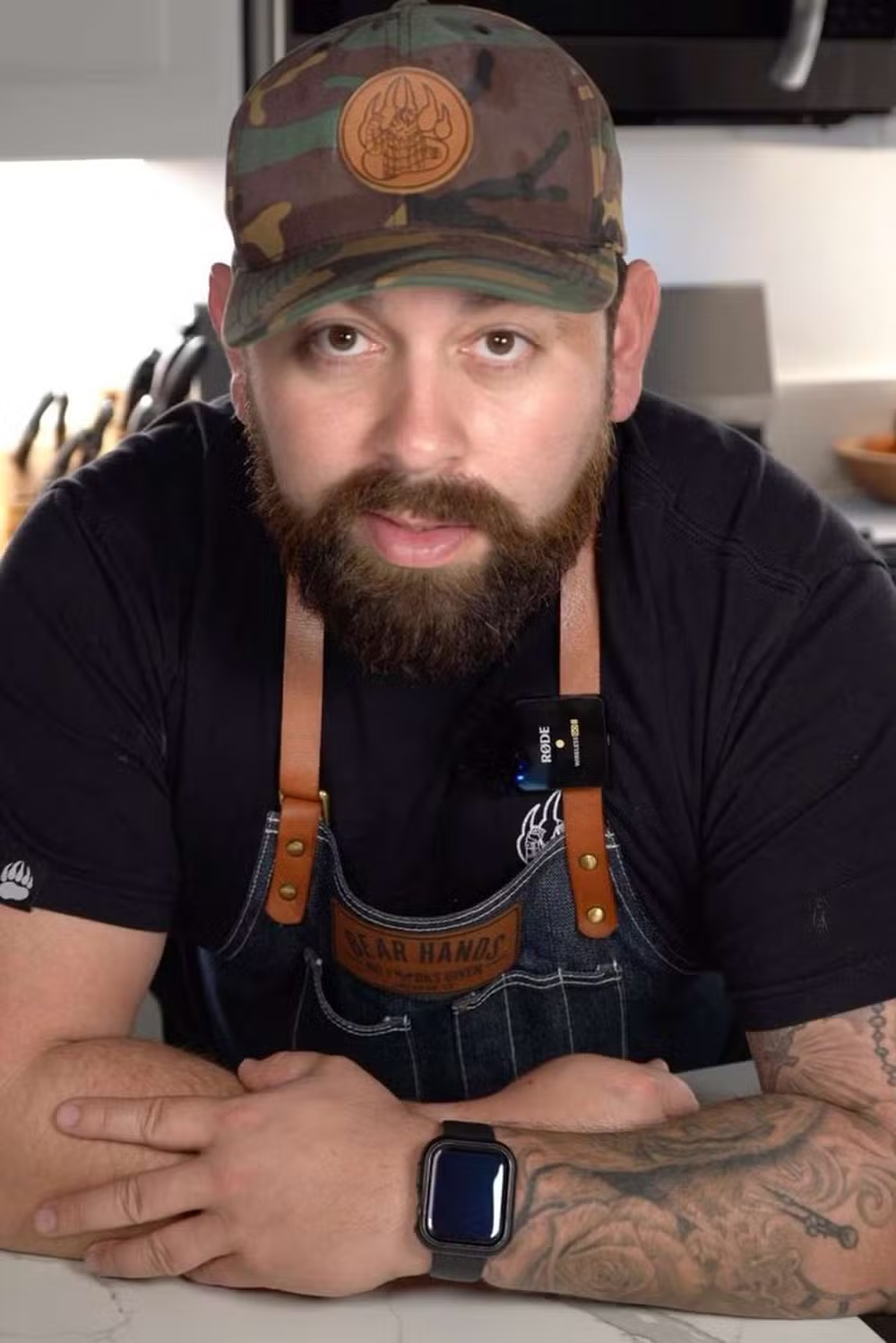 Influenciador de culinária Michael Duarte morre em “terrível incidente” durante viagem