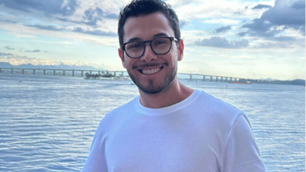 João Gustavo, irmão de Marília Mendonça, aposta em harmonização facial e resultado surpreende; veja o antes e depois 1 João Gustavo, irmão de Marília Mendonça, aposta em harmonização facial e resultado surpreende; veja o antes e depois