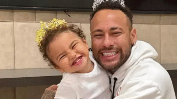 Semelhança entre Mavie e Neymar viraliza e encanta fãs no exterior - Foto: Reprodução