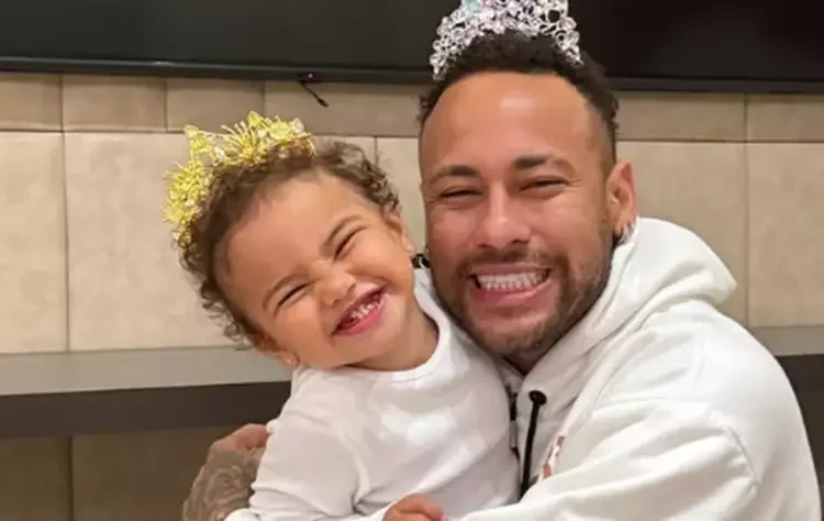Semelhança entre Mavie e Neymar viraliza e encanta fãs no exterior - Foto: Reprodução