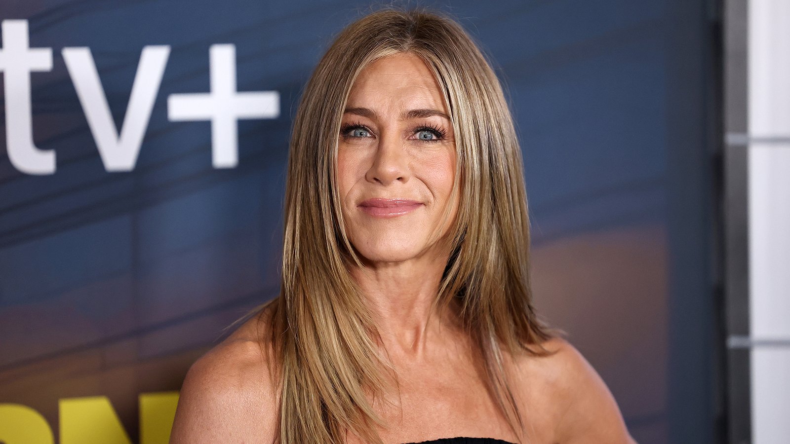 Jennifer Aniston posa pela primeira vez com o novo namorado; saiba quem é