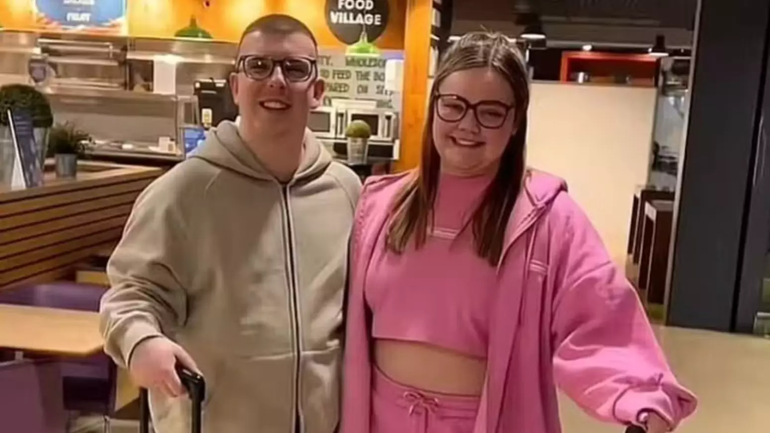 Irlandesa tem viagem dos sonhos cancelada por estranho após postar passagens nas redes sociais