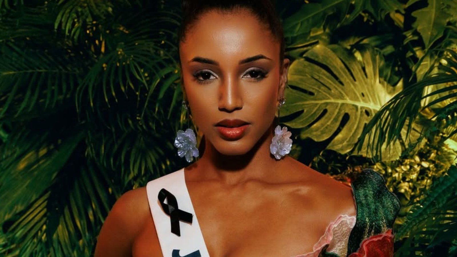 Miss Jamaica está em estado grave após queda durante desfile no Miss Universo 2025