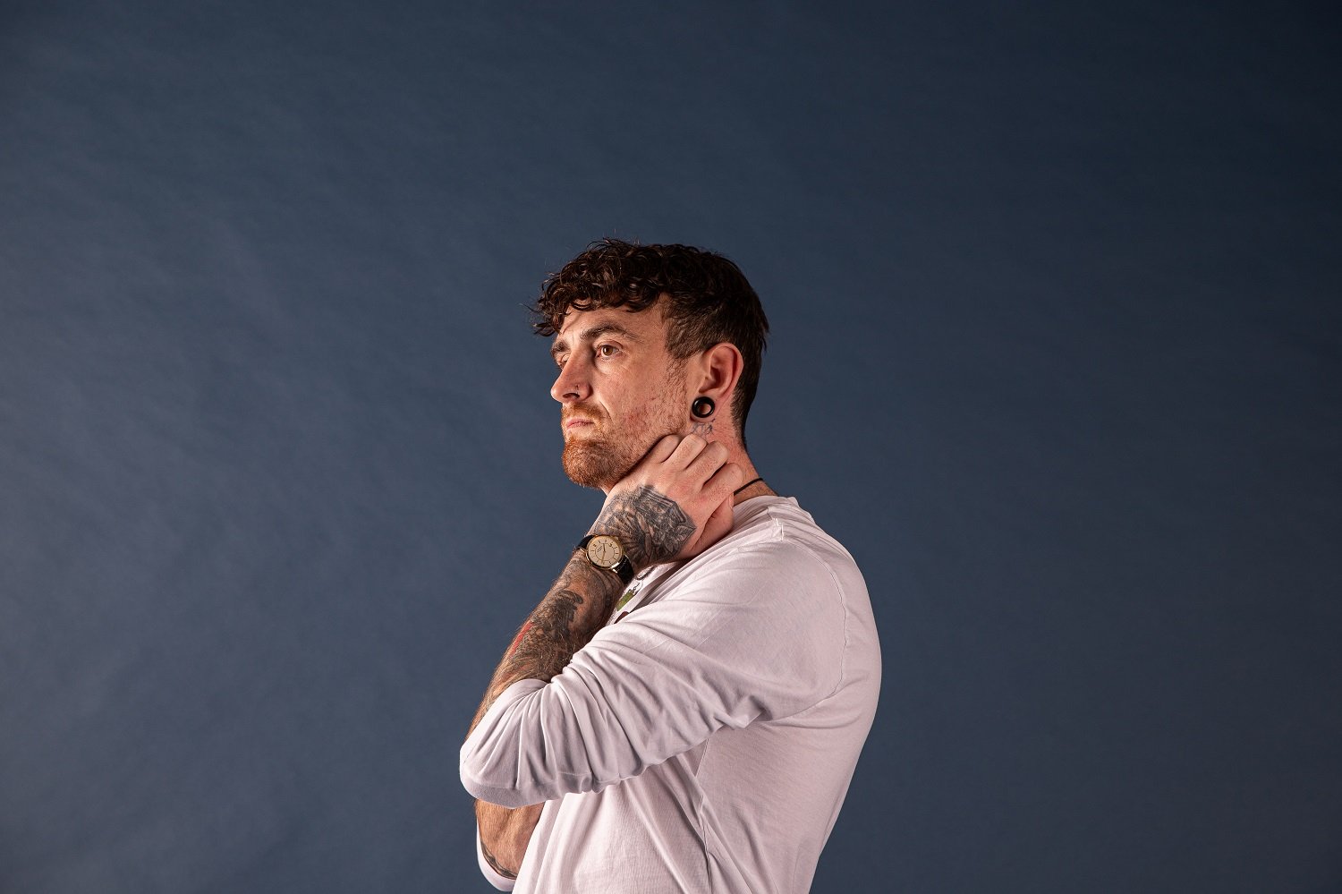 Simon Walker lança o poderoso single In Your Eyes, um hino indie pop inspirado nos anos 80