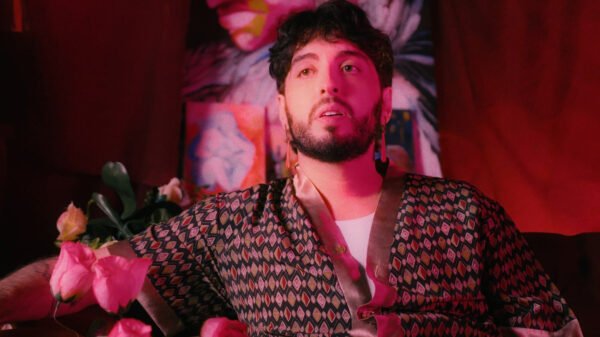 Artista mineiro Renato Enoch lança “no escuro (sigilo)” e inaugura nova fase mais pop e dançante