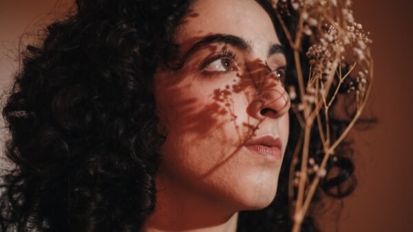 Samira Chamma lança disco de estreia “Estou Viva”