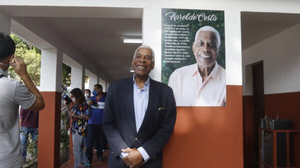 Morre Haroldo Costa, referência do teatro, da literatura e do carnaval brasileiro, aos 95 anos