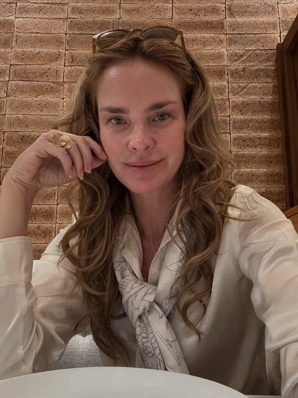 Letícia Birkheuer se pronuncia após vídeo do filho e acusa ex de alienação parental