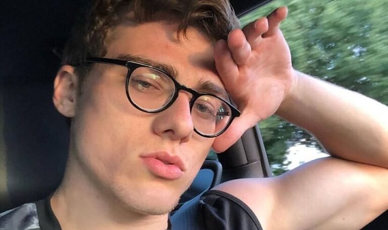 Criador de conteúdo adulto Blake Mitchell morre aos 31 anos em acidente de moto 54 Blake Mitchell