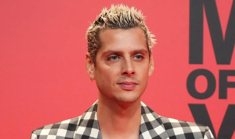 Ator de série famosa revela diagnóstico de HIV e fala sobre dignidade no combate ao estigma