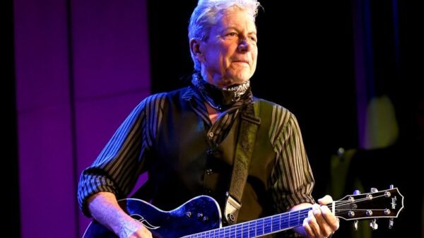 Joe Ely, lenda do country progressivo e parceiro do The Clash, morre aos 78 anos 18 Joe Ely, lenda do country progressivo e parceiro do The Clash, morre aos 78 anos