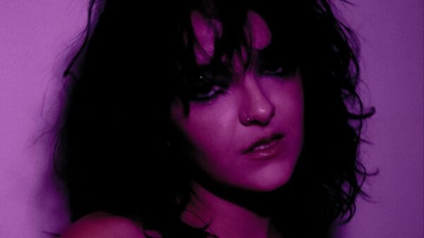 Camila Paredes anuncia “Doçura” como single de estreia do álbum Frenesi