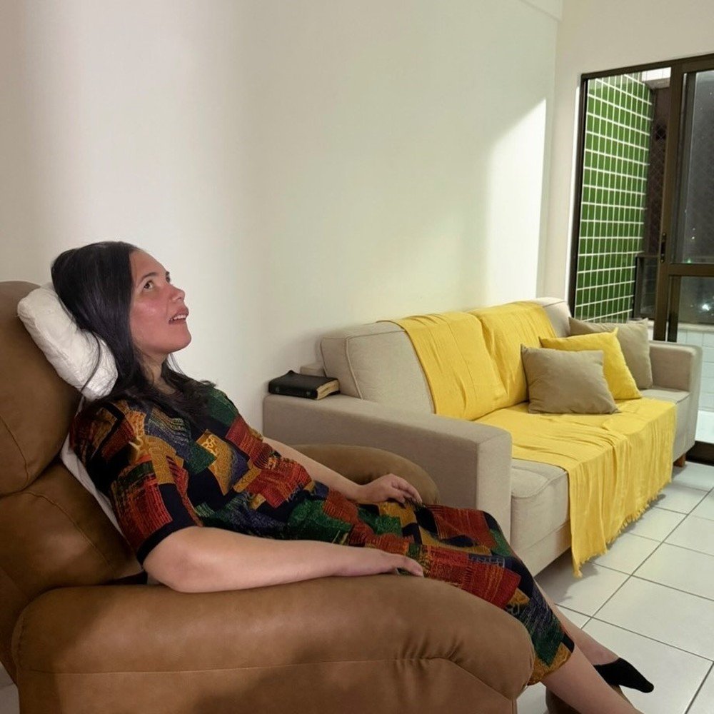 Em coma vigil, cantora Amanda Wanessa tem nova foto divulgada