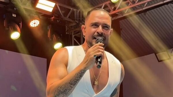 Diogo Nogueira faz desabafo em show e público aponta possível indireta após separação