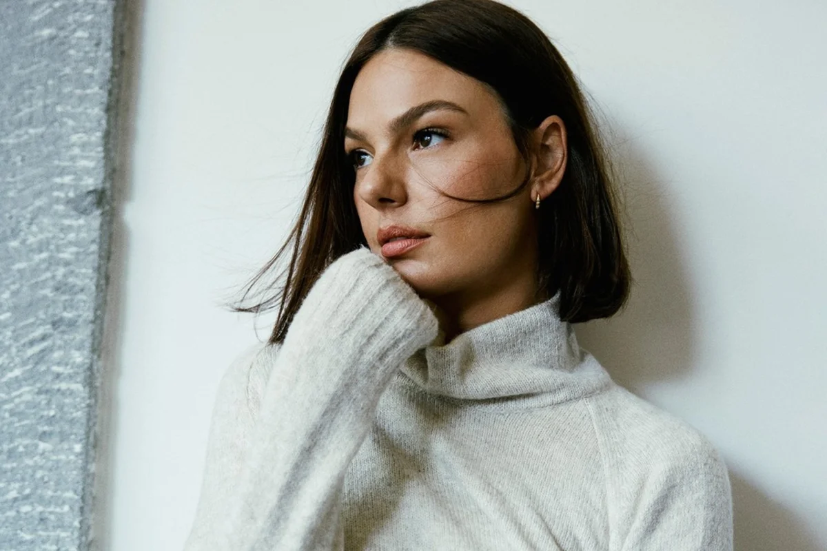 Isis Valverde é indicada ao Framboesa de Ouro por atuação em “Código Alarum”