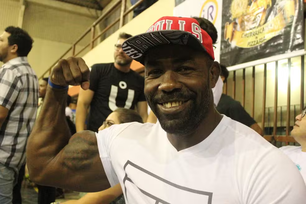 Lutador ex-UFC desaparece após mergulho em rio no Amazonas