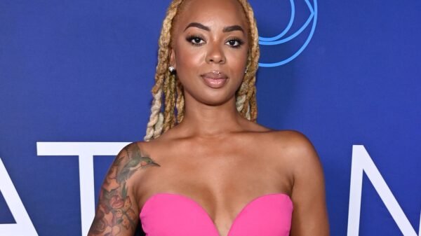 Influencer Mickey Lee morre aos 35 anos após sofrer múltiplas paradas cardíacas