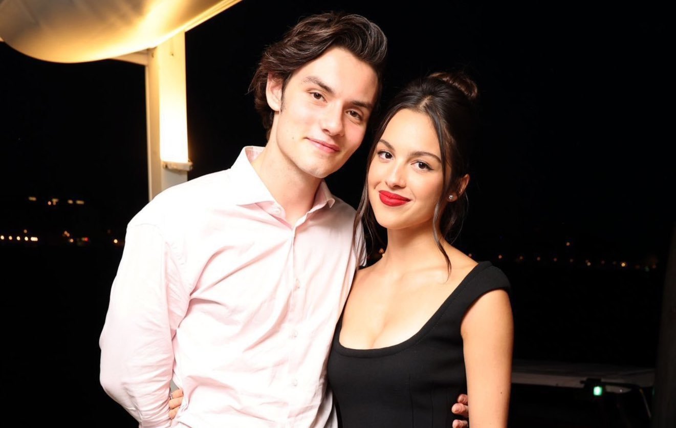 Olivia Rodrigo e Louis Partridge