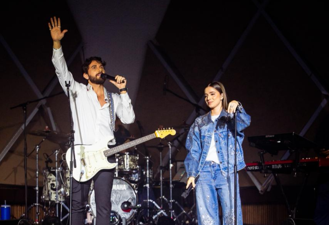 GIANA viraliza cantando “Vestígios Carnais” e “Need You Now” ao lado de Gustavo Mioto em seu show de estreia