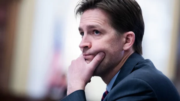 Ex-senador Ben Sasse anuncia diagnóstico de câncer terminal: "Vou morrer"