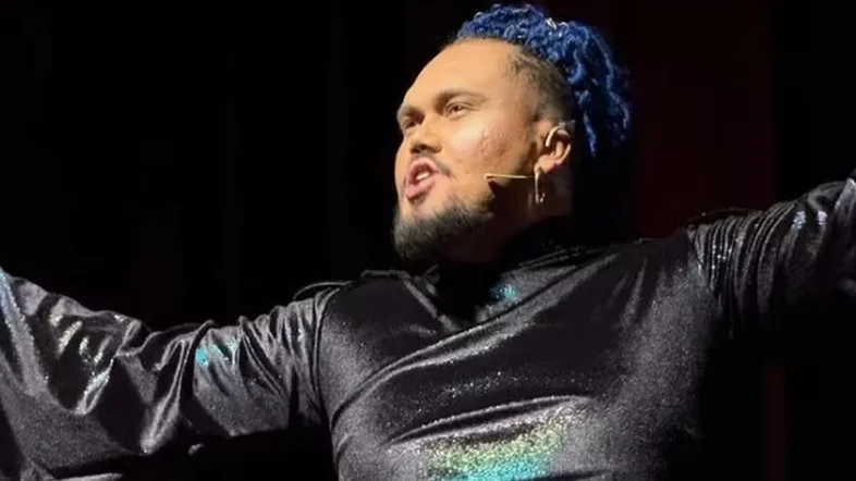 Ator de 25 anos morre durante a estreia do musical Aladdin em um teatro na Grande SP