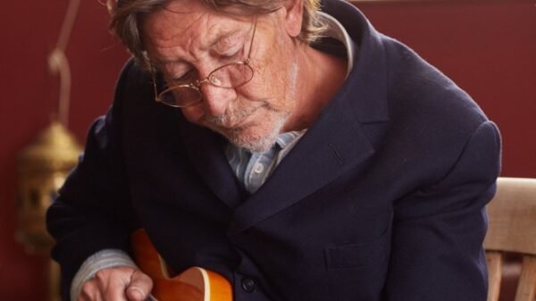 Chris Rea, intérprete de “Driving Home For Christmas”, morre aos 74 anos
