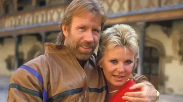 Ex-esposa de Chuck Norris morre aos 84 anos, informam filhos