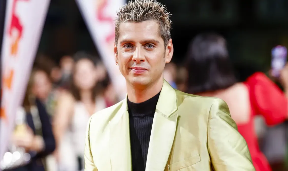 Ator de série famosa revela diagnóstico de HIV e fala sobre dignidade no combate ao estigma