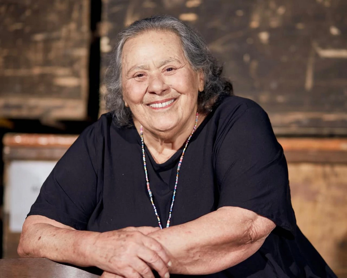 Morre aos 84 anos Teuda Bara, atriz e fundadora do Grupo Galpão